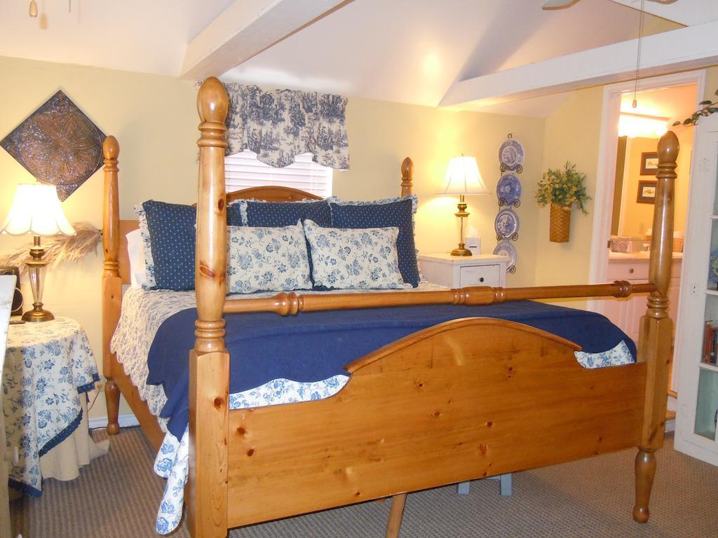 Carriage House Fredericksburg Bed & Breakfast Cameră foto