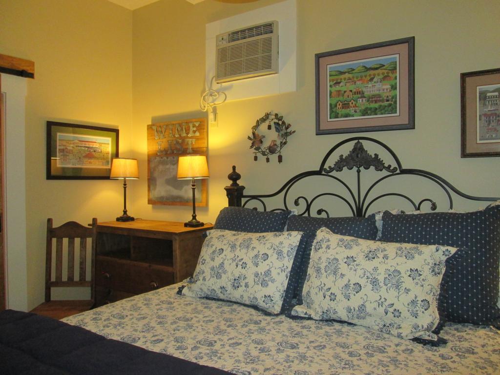 Carriage House Fredericksburg Bed & Breakfast Exterior foto